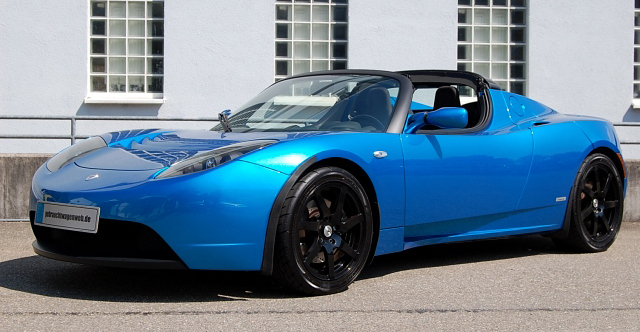 Tesla Roadster vorne links blau